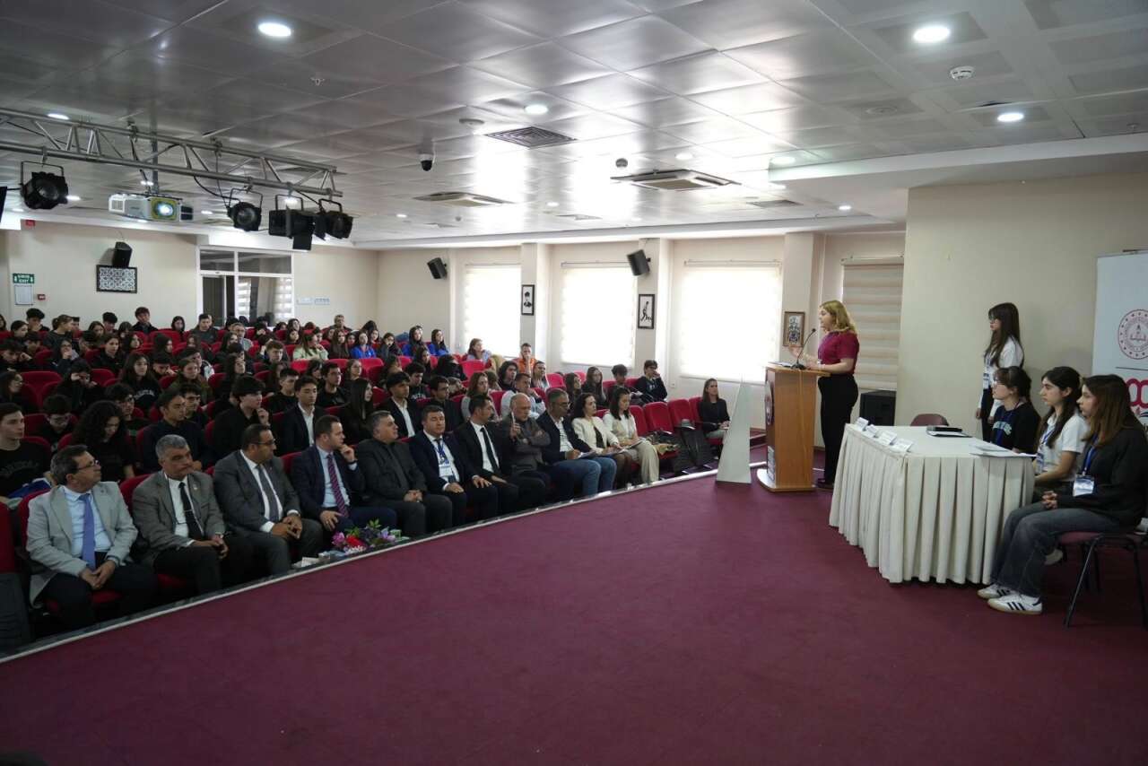 Muğla’da Genç Kalemler Safahat’ı Konuşuyor: "Oku-yorum, Yazı-yorum" Paneli Başladı 4